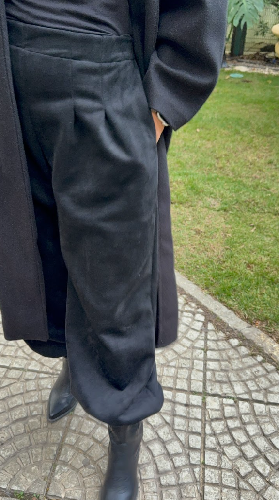 Suede Balloon Pleated Pants