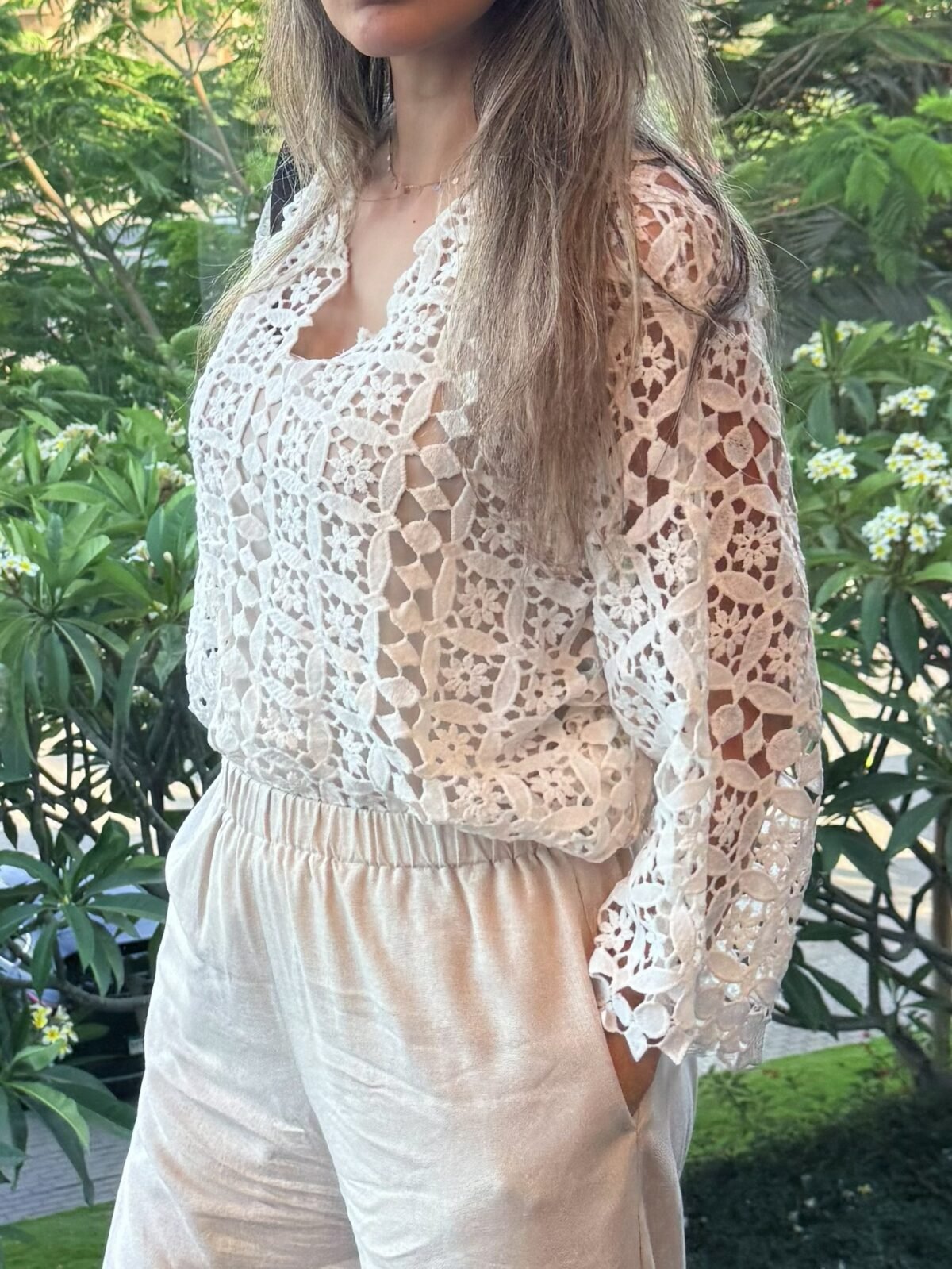 REalfrontblouse Long-Sleeve Floral Guipure Blouse