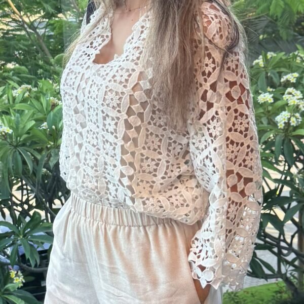 REalfrontblouse Long-Sleeve Floral Guipure Blouse